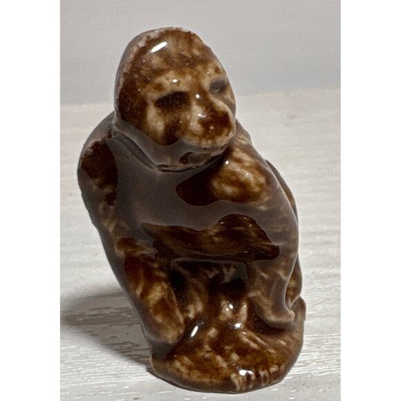 Wade’s Whimsies Brown Gorilla Ape Red Rose Tea Vintage Miniature Figurine 1.5" - Picture 5 of 5
